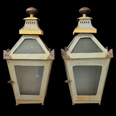 PAIRE DE LANTERNES de Style Directoire en...