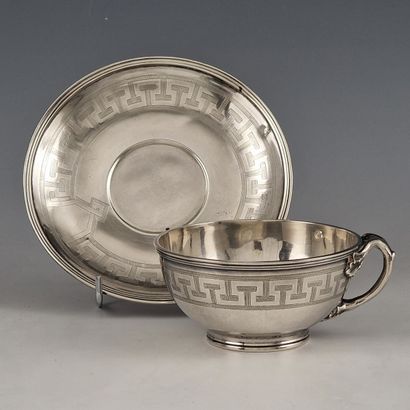 A TEA CUP H. 4 cm ET SA SOUCOUPE in Minerve...