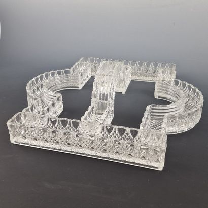 5-ELEMENT TABLE TOP in molded white crystal...
