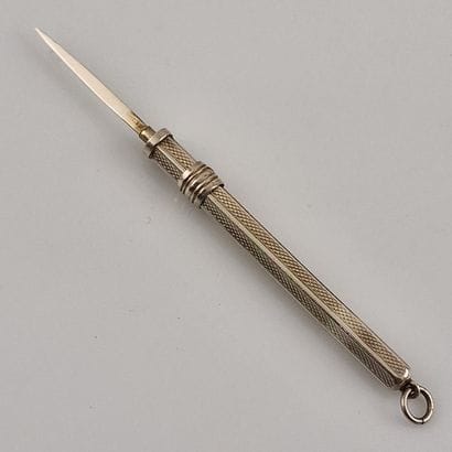 935 Millièmes silver octagonal toothpick...