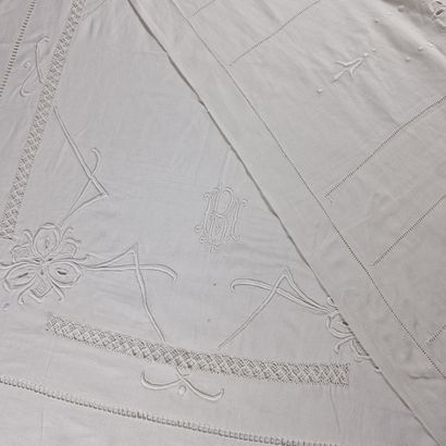 RECTANGULAR NAPPE in white thread Circa 1910...