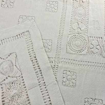 LARGE RECTANGULAR NAPPE in white linen Circa...