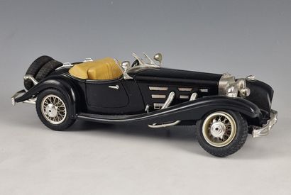 Modélisme voiture - Cabriolet noir
(manques)

Expert...