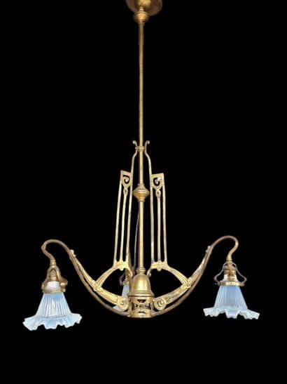SUSPENSION ELECTRIQUE A TROIS LUMIERES d'Epoque...