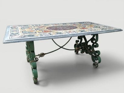 TABLE DE MILIEU de Style Italie XVIIème Siècle...