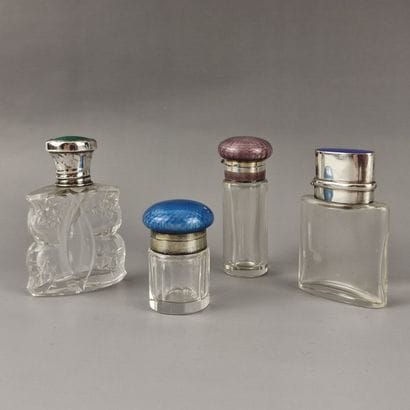 3 FLACONS A SELS ET 1 FLACON A PARFUM DE...