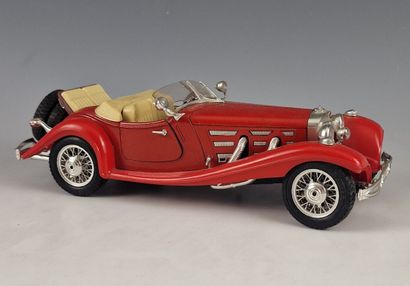 Modélisme voiture - Cabriolet rouge IA 209995.

Expert...