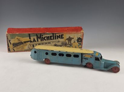 LR « O » : MICHELINE électrique bleue avec...