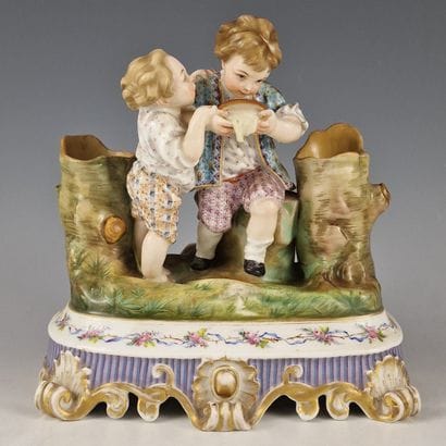 Jacob PETIT (1796-1868) - BOUQUETIERE à deux...