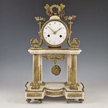 PENDULE PORTIQUE d’Epoque Louis XVI en marbre...