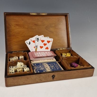 COFFRET A JEU rectangulaire à couvercle à...