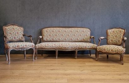 REUNION DE DEUX FAUTEUILS à dossier mouvementé...