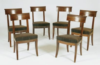 Suite de 6 chaises en acajou, le dossier...