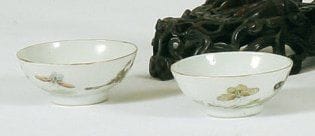 - Chine
2 bols en porcelaine polychrome Dynastie...