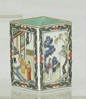 Chine
Pot carré en porcelaine polychrome...