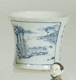 - Chine
Jardinière en porcelaine XIXème siècle...
