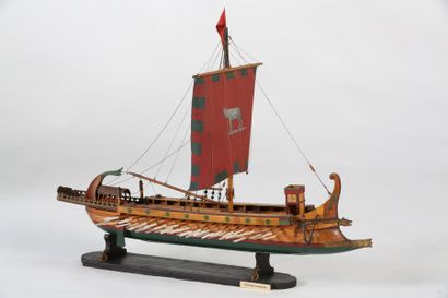 MAQUETTE - Une galère romaine en bois naturel...