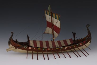 MAQUETTE - Un drakkar d'Oseberg (Norvège...