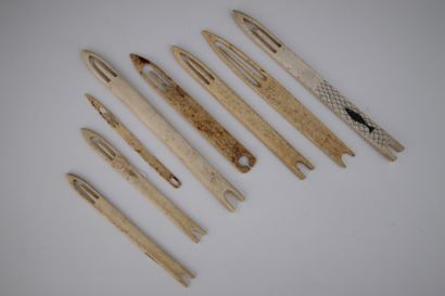 LOT :

Deux NAVETTES ou Aiguilles à raccommoder...