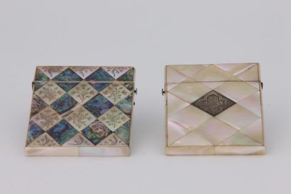 LOT :

ETUI à CARTES en nacre de motifs en...