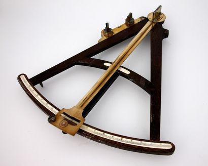 Réplique de grand OCTANT en palissandre,...