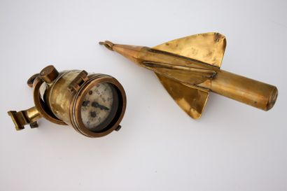 LOT :

POISSON de loch français, en laiton.

COMPTEUR...