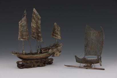 LOT :

BATEAU de PECHE à balancier, en argent...