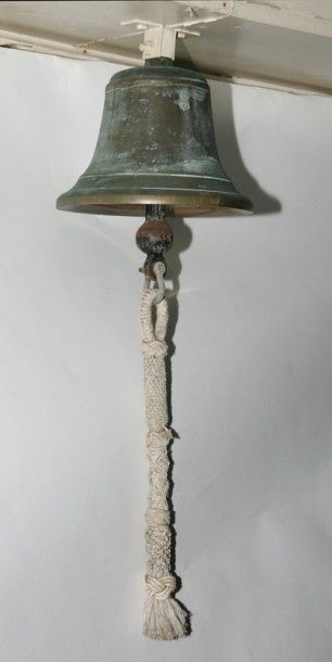 CLOCHE de Quart avec son marteau à anneau,...