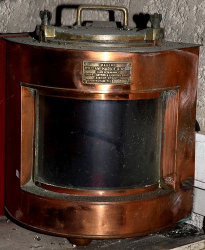 LOT :

FEU de bâbord (verte) en cuivre rouge...