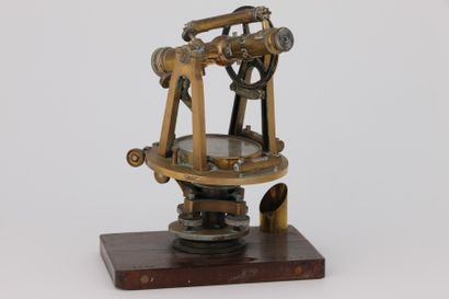 COFFRET THEODOLITE américain en bronze et...