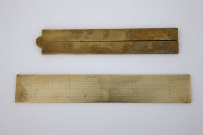 LOT : 

PIED de ROI en laiton. Gravé des...