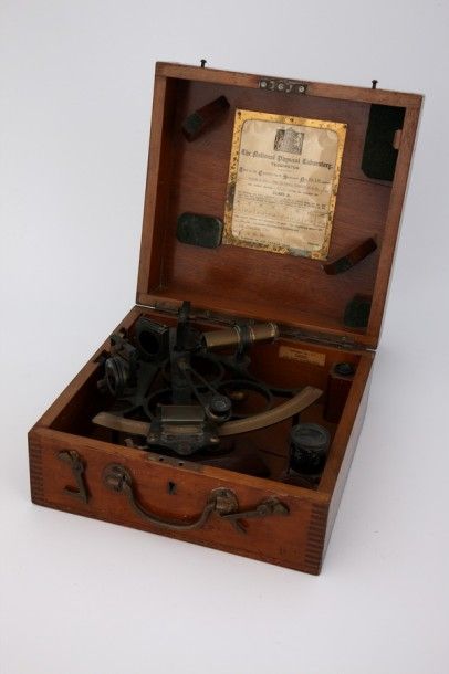 SEXTANT en lait on et métal, avec optiques...