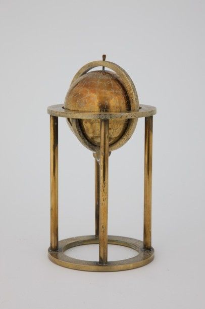 REPLIQUE DE GLOBE ORIENTAL en laiton Sur...