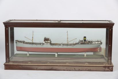 MAQUETTE de chantier du navire pétrolier...