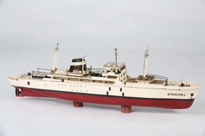 MAQUETTE motorisée du Cargo bananier mixte,

le...