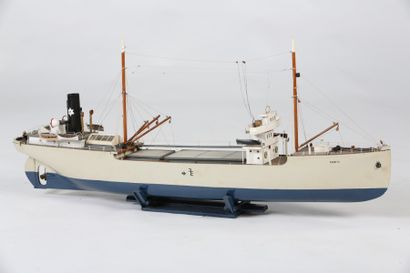 MAQUETTE motorisée du cargo « FANNITA » en...
