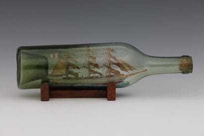 DIORAMA - Bateau trois mâts barque, voiles...