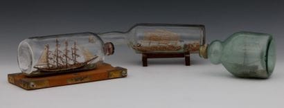 LOT :

DIORAMA - Quatre-mâts avec petit remorqueur...