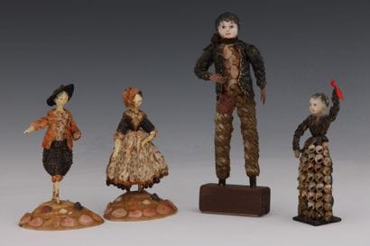 LOT :

FEMME de PECHEUR en coquillages polychromes,...