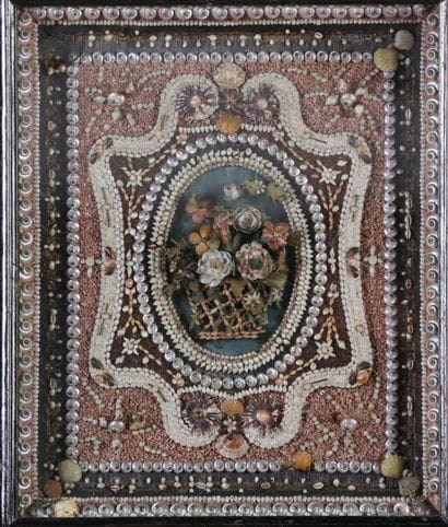 TABLEAU - Composition de coquillages à décor...