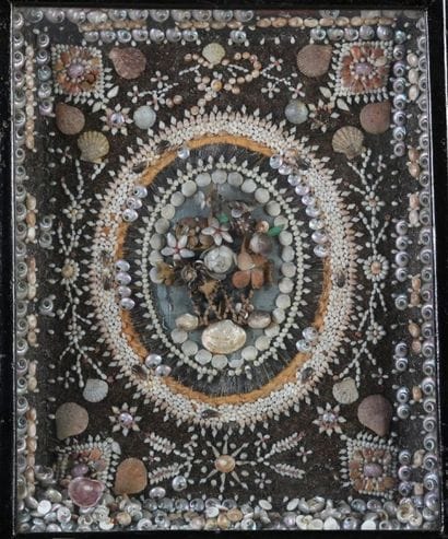 TABLEAU - Composition de coquillages à décor...