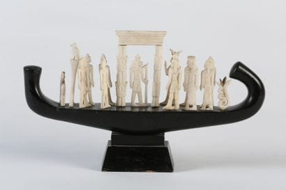 BARQUE FUNERAIRE égyptienne, en bois noirci...