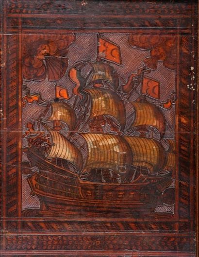 PANNEAU en bois sculpté représentant la caravelle...