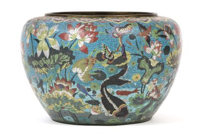 Chine vers 1850 - Grand bassin en bronze...