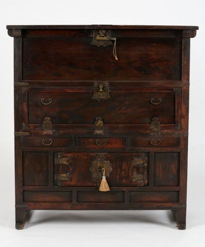 Corée XIXème siècle - Meuble coffre en bois...