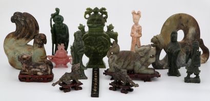 Chine XXème Siècle - Important lot de pierres...