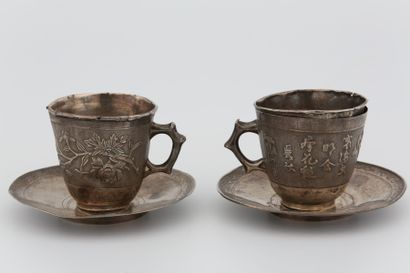 Chine - Paire de tasses et sous tasses en...