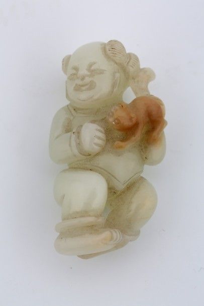 Chine - Pendentif en jade céladon veiné de...