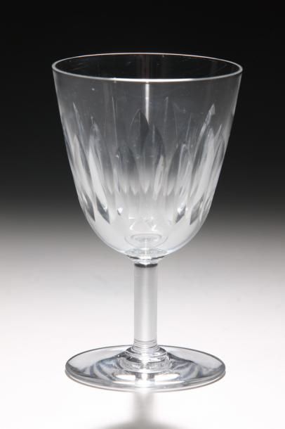 BACCARAT - PARTIE DE SERVICE DE VERRES MILIEU...
