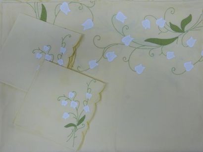 NAPPE (160 X 210 cm) ET SES 10 SERVIETTES...